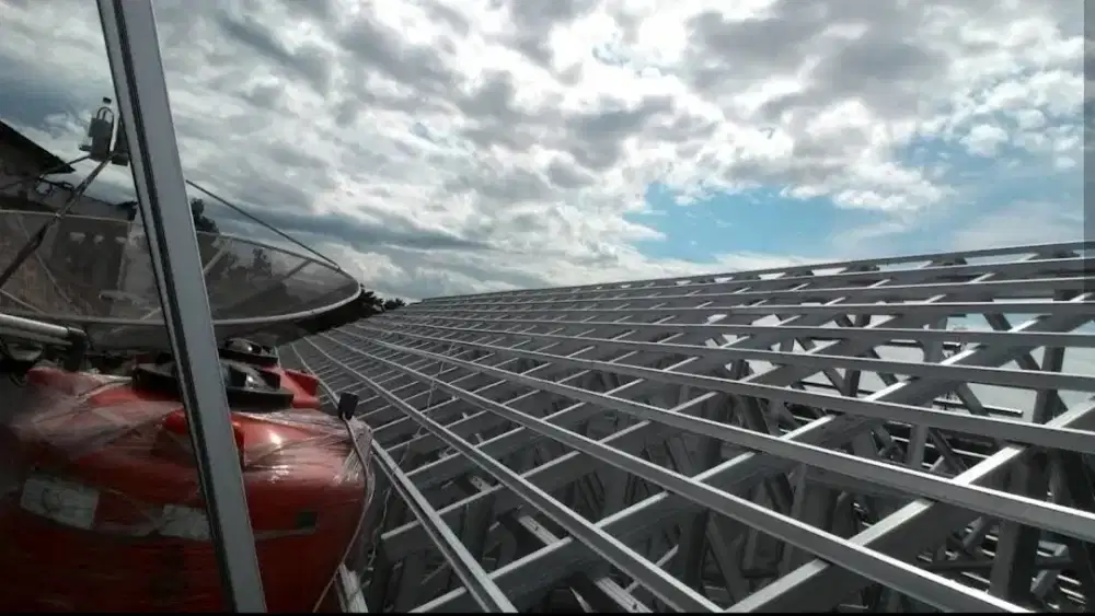 Rangka atap baja ringan