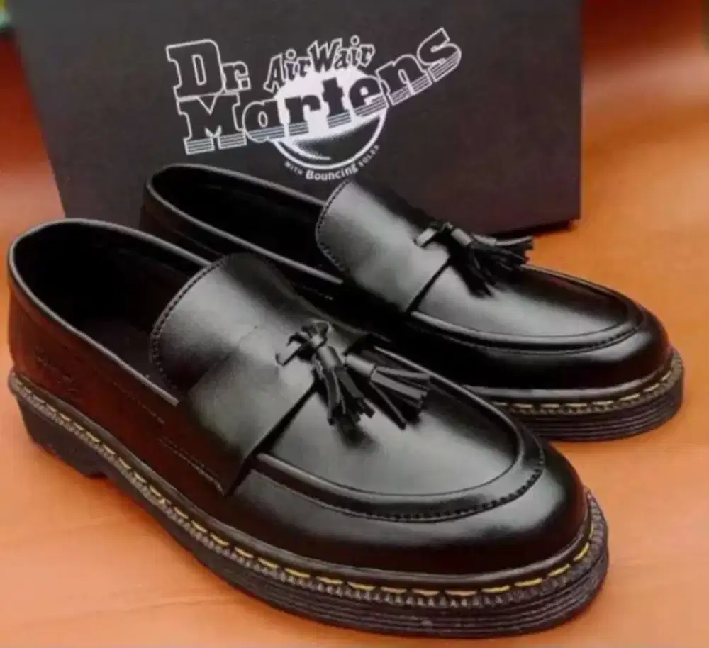 Sepatu dr. martin pendek Loafers Sepatu Venny Slip on