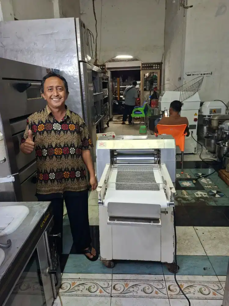 Mesin short moulder merk Chung hou Taiwan gulung roti tawar simpel