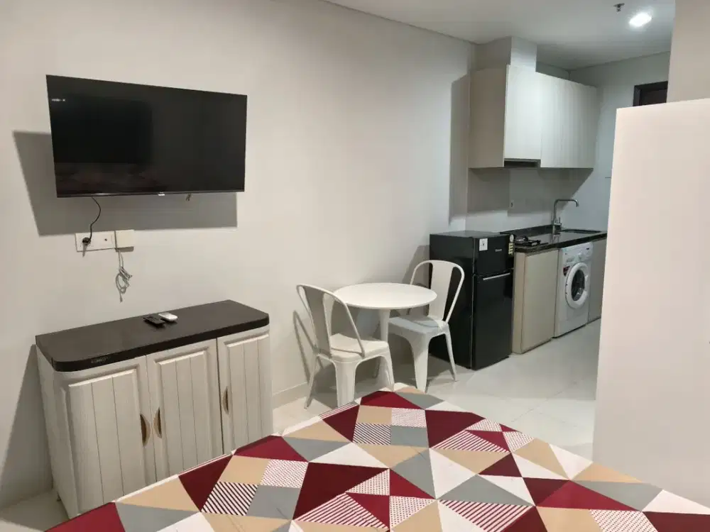 Puri Mansion Studio 26m2 lt 2 view Kolam Renang