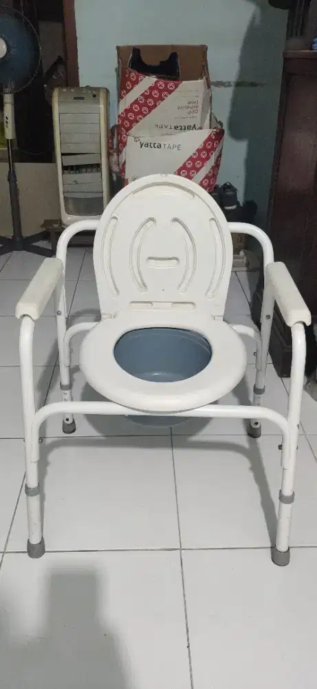 Kursi BAB Lansia GEA