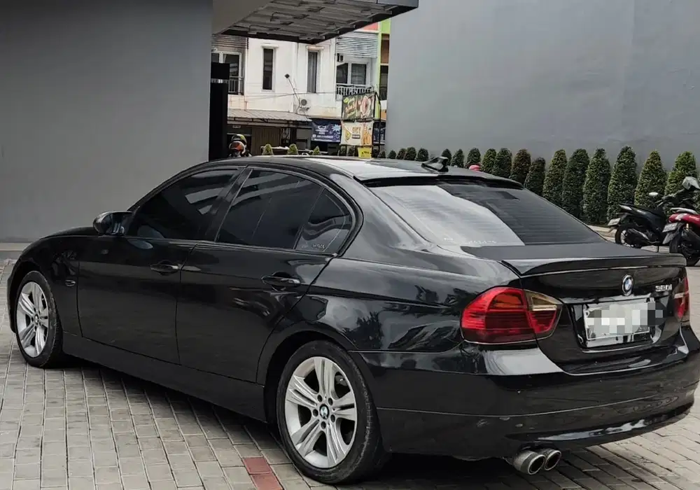 BMW 320i 2008 Bensin