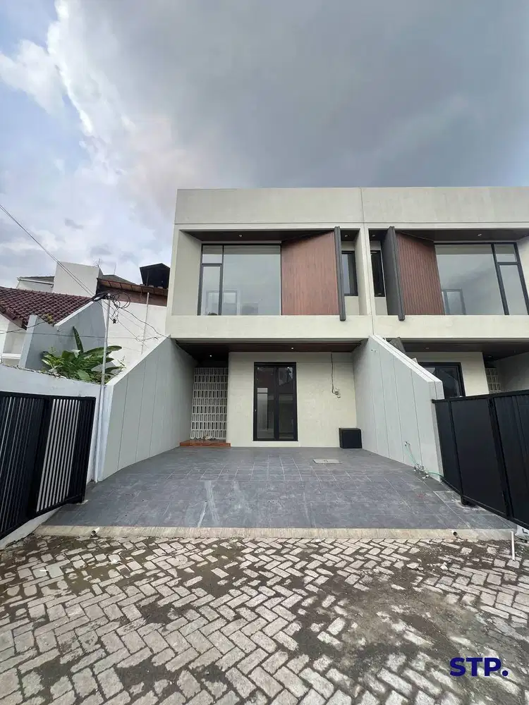 Rumah baru modern 2 lantai di Klampis Semolo lebar 6