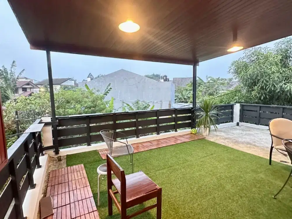 Rumah Tropical Qozy Ada Balkon di Jl Sakura Cinere