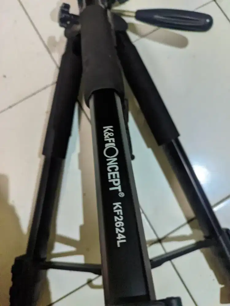 Tripod gress like new