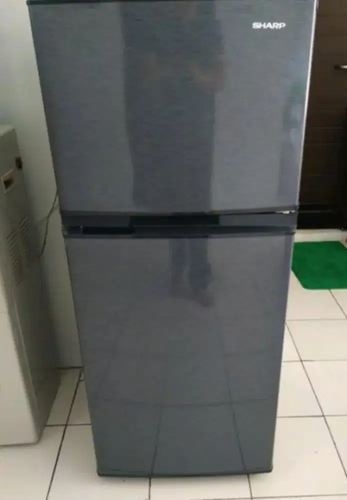 Jual kulkas sharp 2 punti masih mulus
