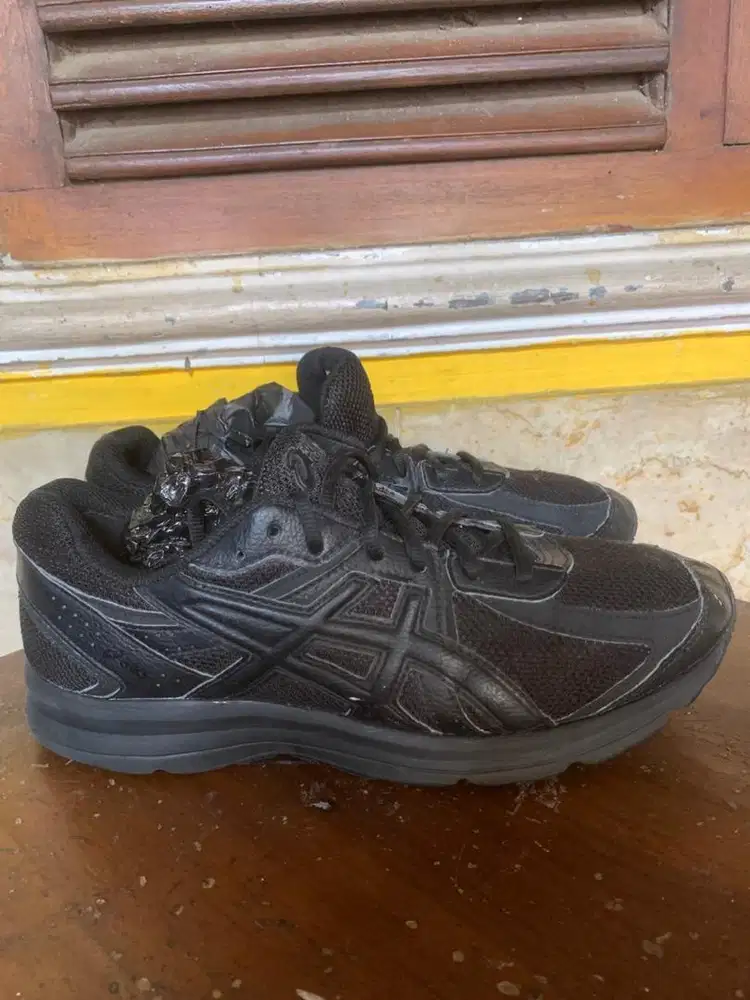 Sepatu asics original made in cambodia full black 42