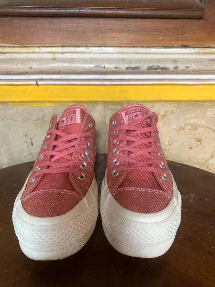 Sepatu anak atau wanita size 35 convers