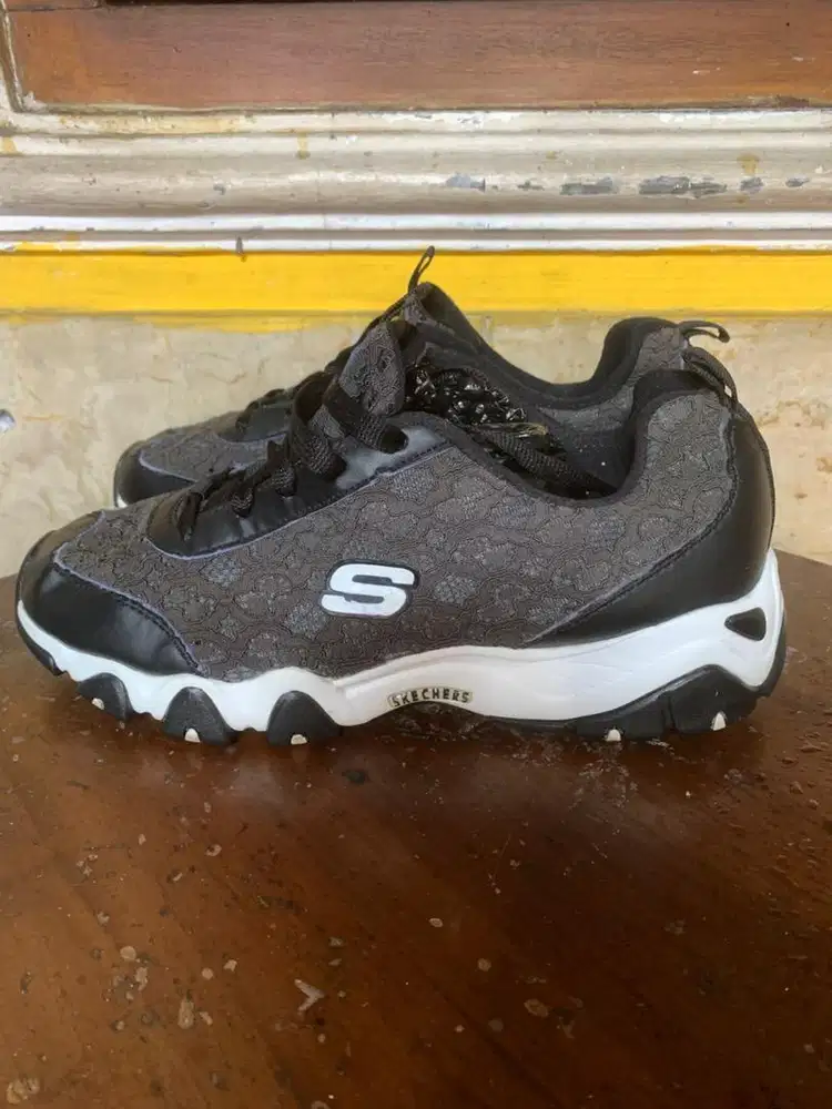 Sepatu skechers Dlitles size 39/40