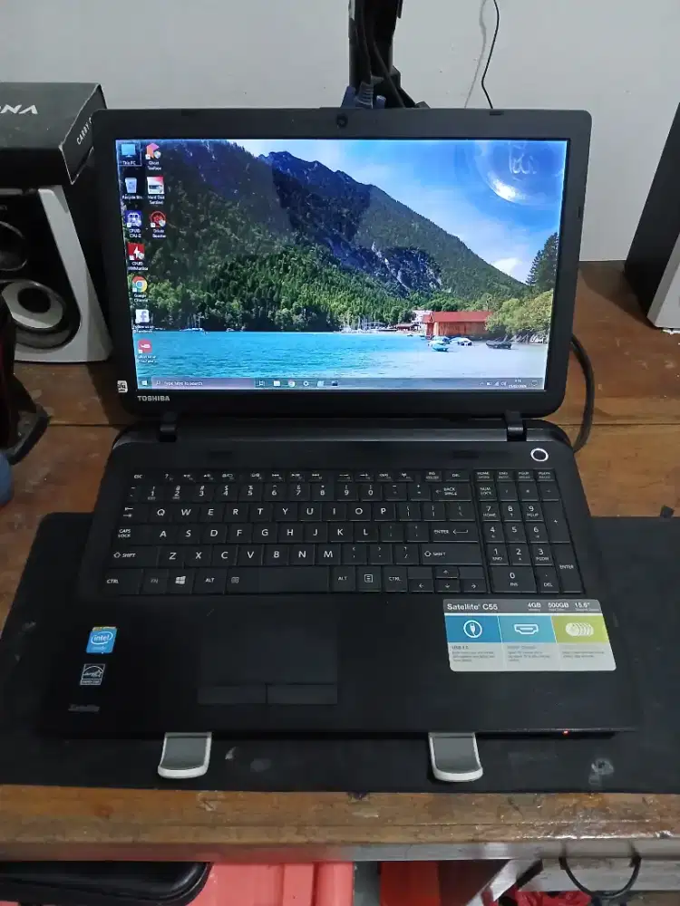 Laptop Toshiba C55-B Slim Edition ,Layar Lebar 15,6 Inch /Kuliah/Kerja