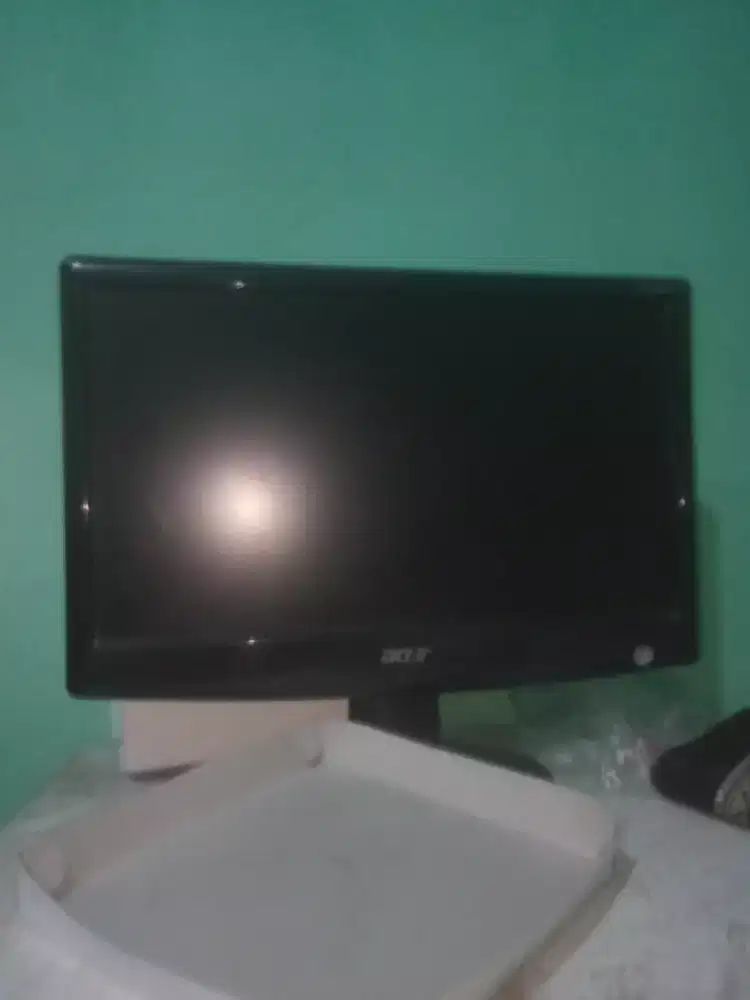 Jual monitor tolongin buat nambah bayar kontrakan