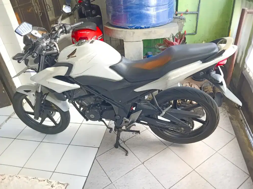 Honda CB 150 tahun 2013 Isi Lengkap Siap Pake