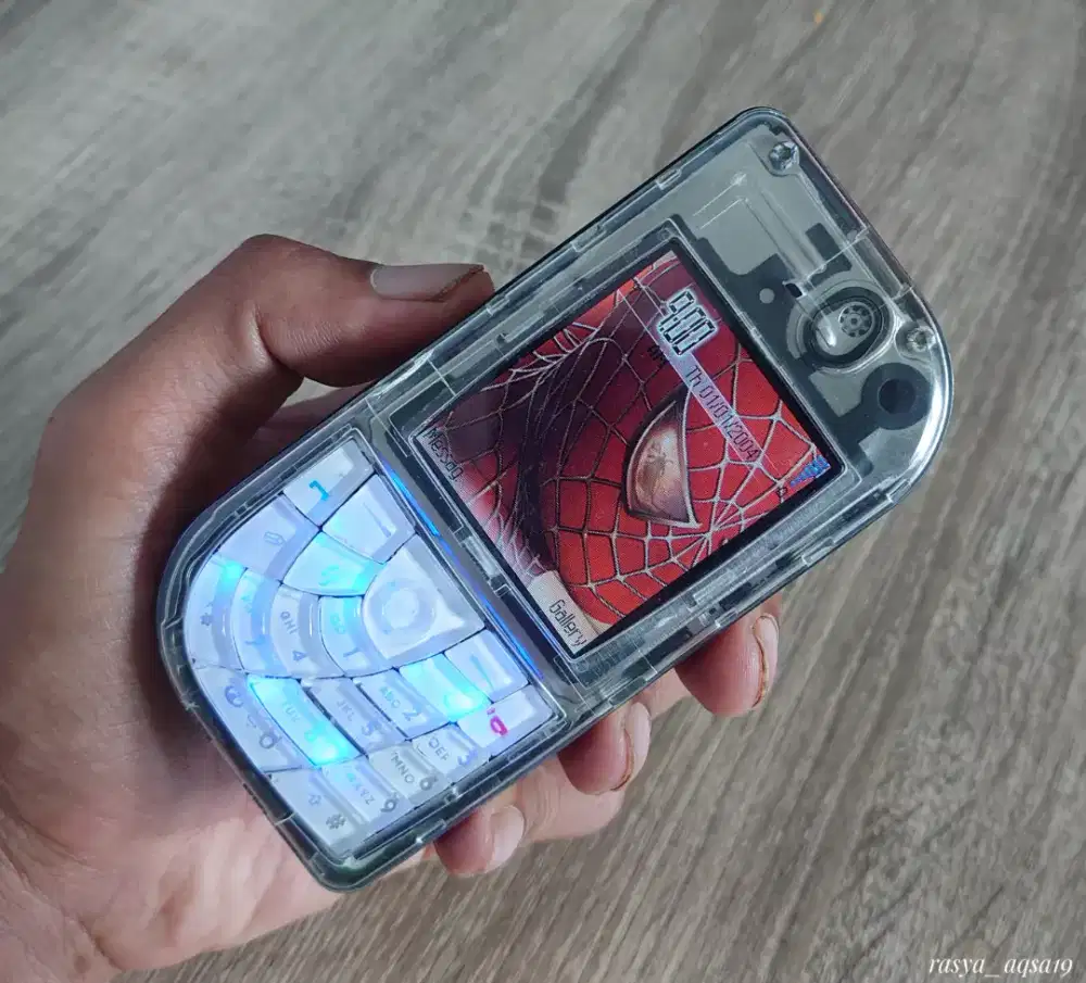 Nokia 7610 transparent