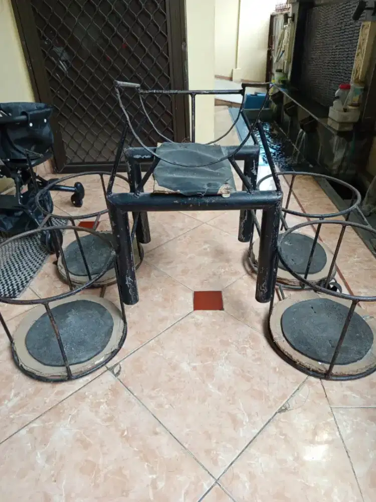 Keranjang Besi Galon dan Gas