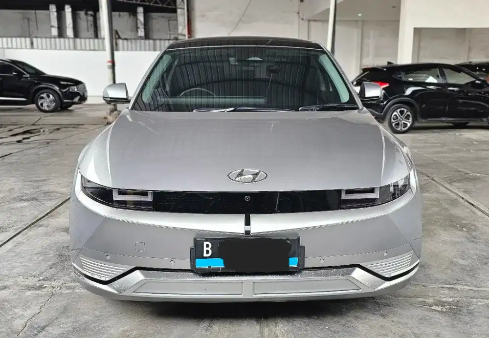 Baru 10rb KM Hyundai Ioniq SLR 5 AT 2023 Silver Mulus Siap Pakai