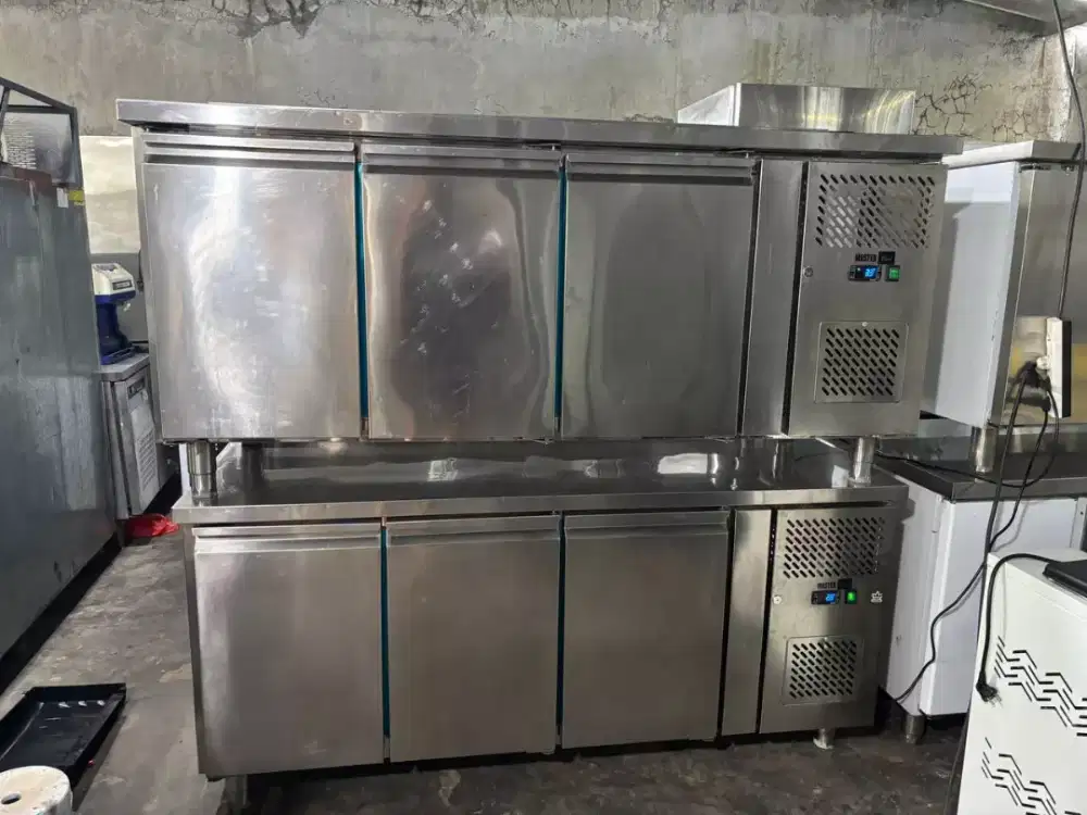 Undercounter chiller mastercool 3 pintu mulus
Uk 180x70x85