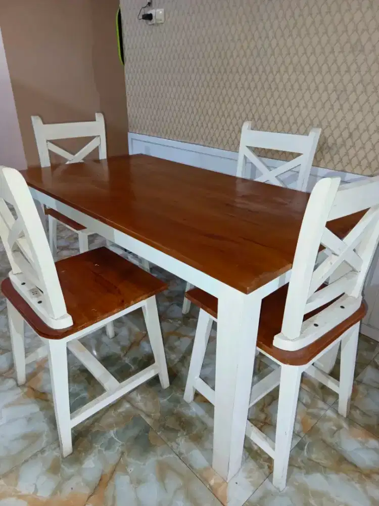 Jual meja makan edisi pindahan