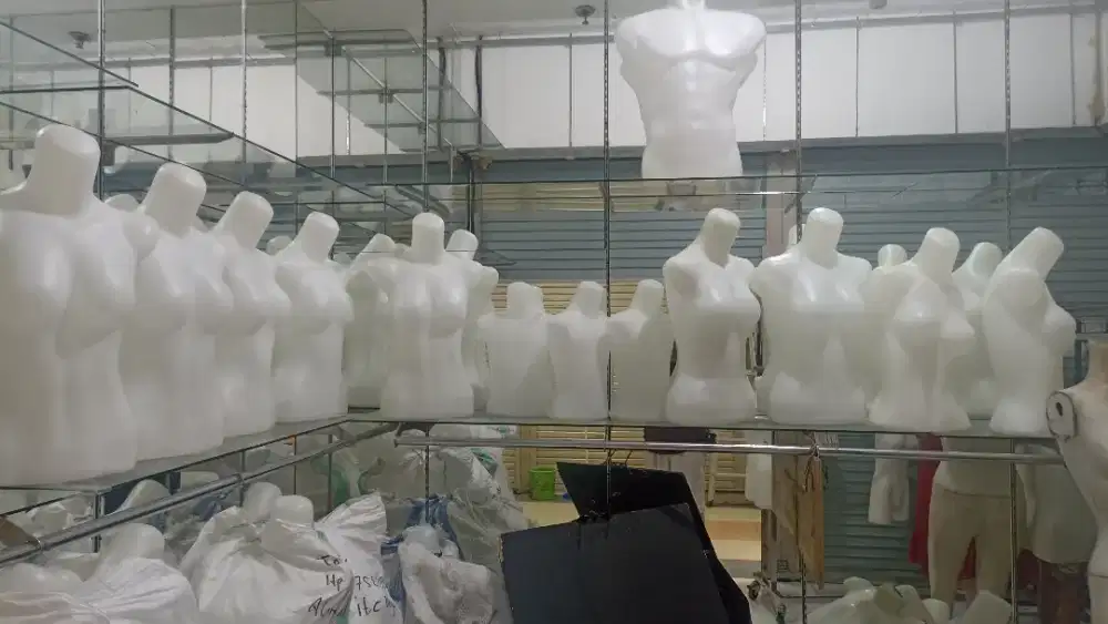 Patung Manekin wanita Kondisi Seperti Baru