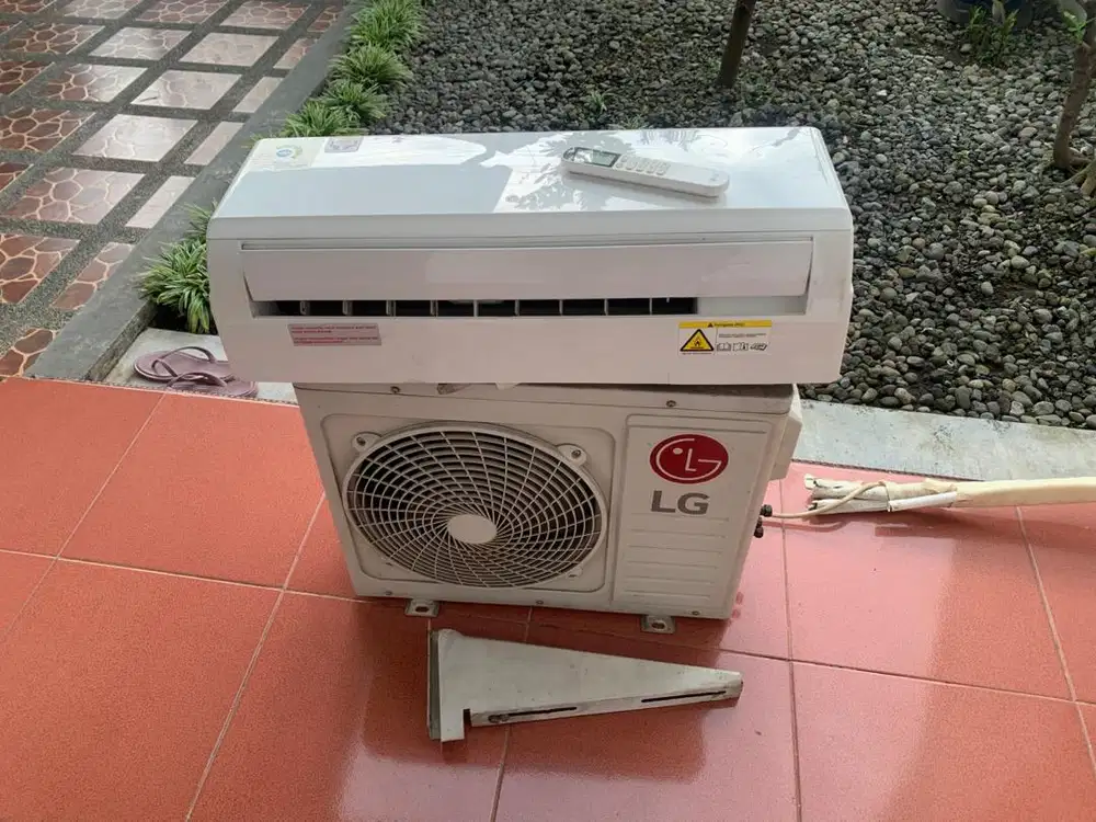 AC LG 1/2 PK bekas ples pasang masih bagus