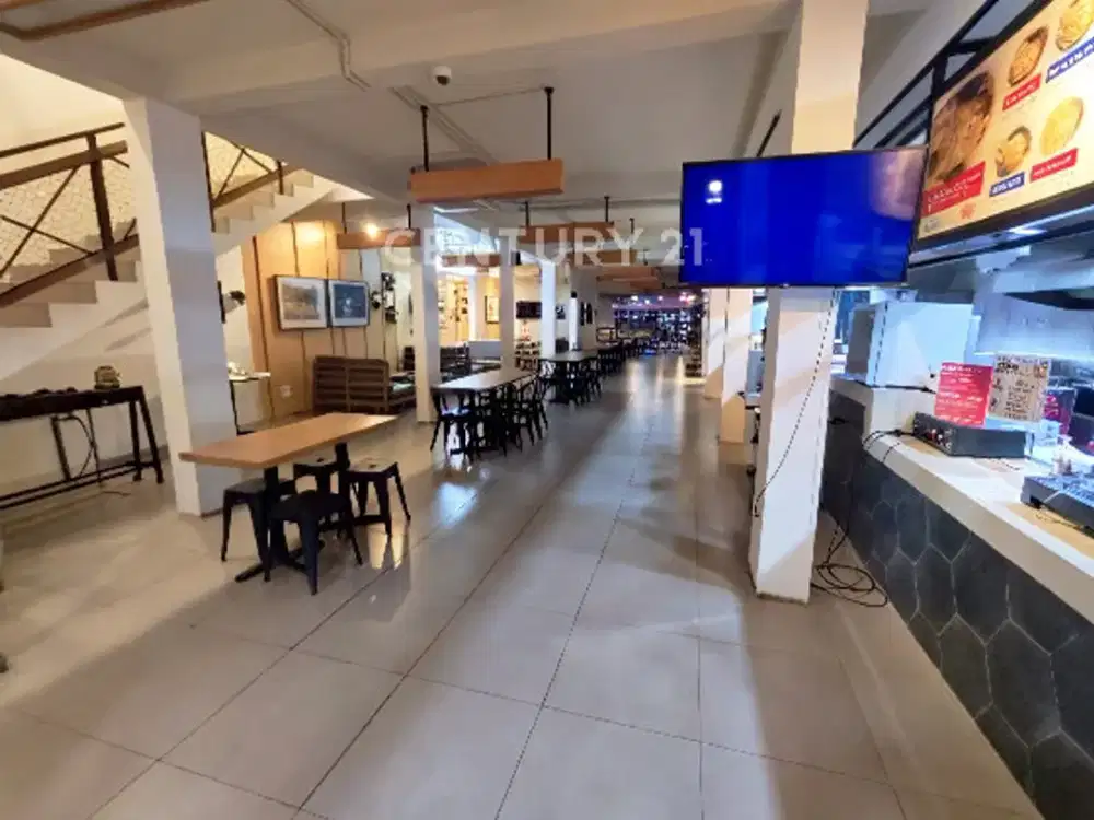 Bangunan Ex Cafe Dan Toko Busana Main Road, Tanjungsari Sumedang