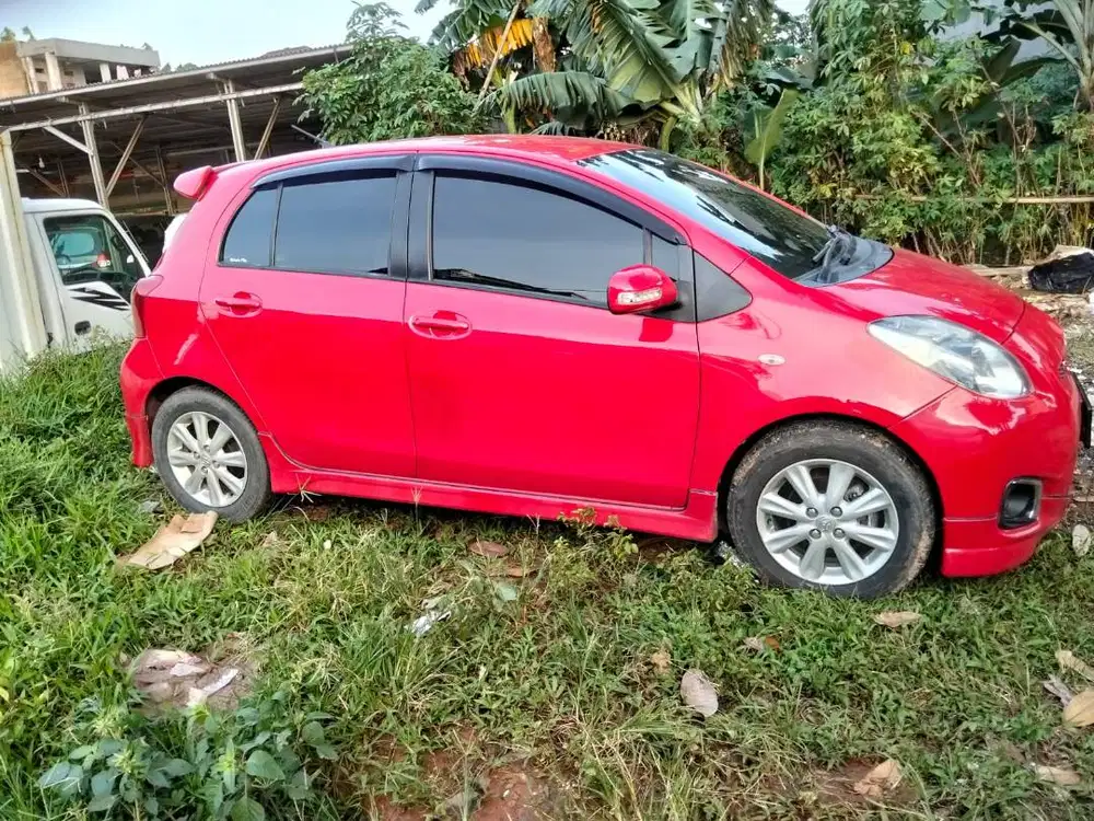 DIJUAL TOYOTA YARIS TYPE E 2012