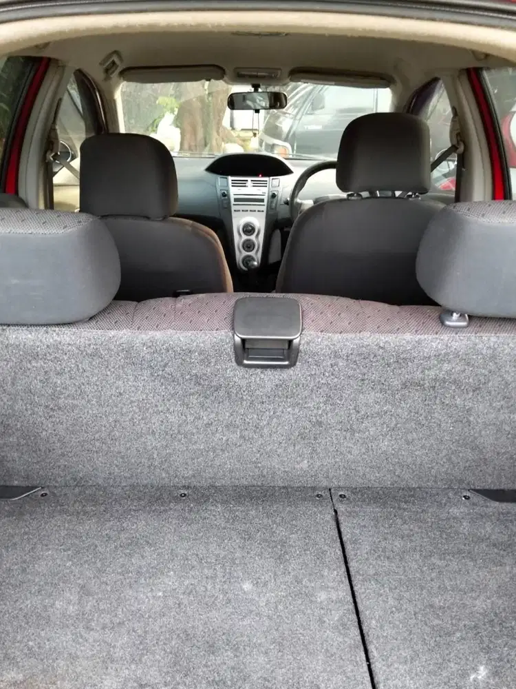 DIJUAL TOYOTA YARIS TYPE E 2012