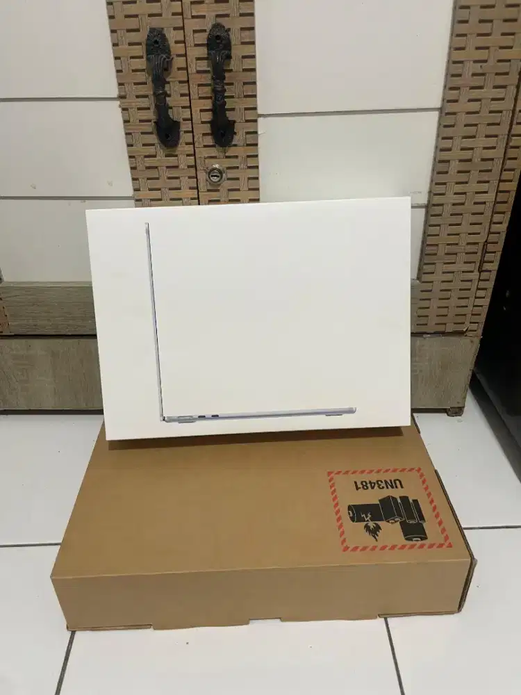 Macbook Air M4 13 inch 16/256 New iBox Segel BNIB