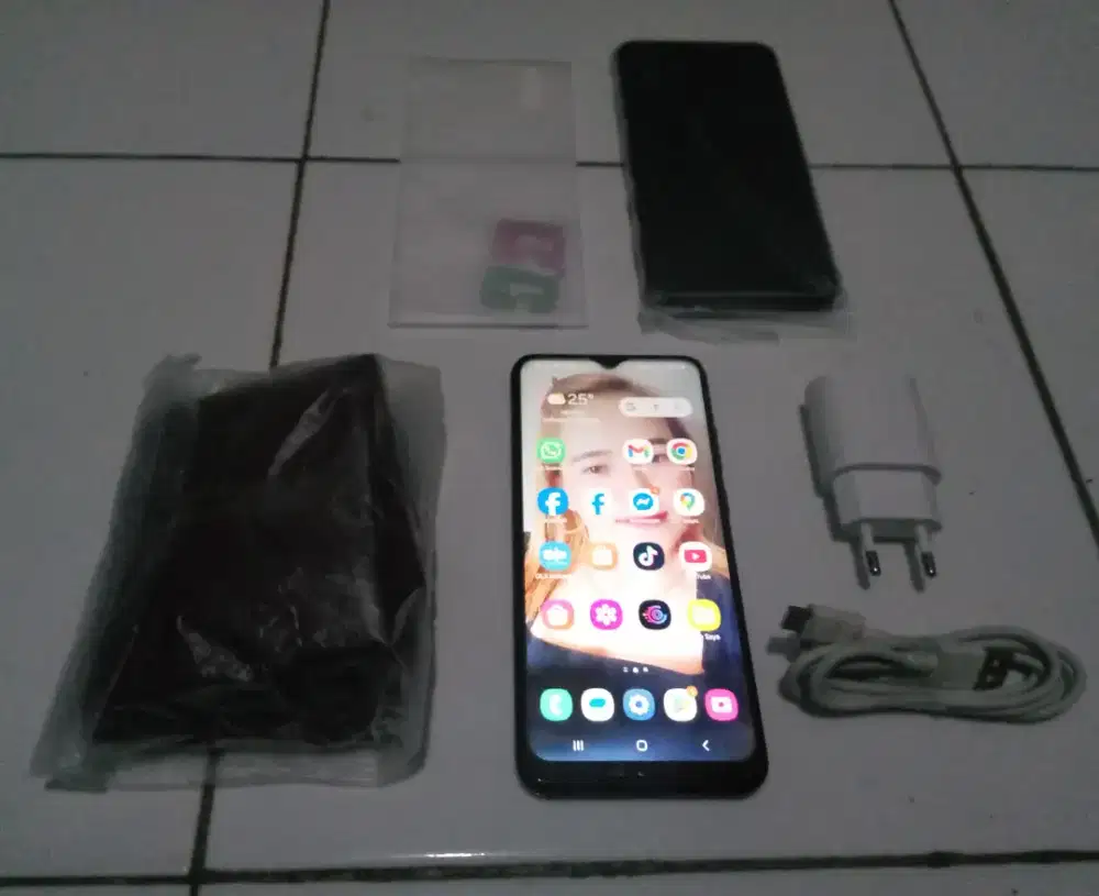 Samsung A04E ( 2024 )
Ram 5gb (3gb+2gb)
Rom 32gb
Black Edition