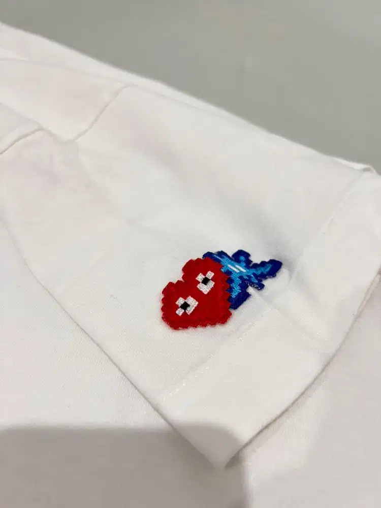 CDG PLAY Rare Heart Sleeve Logo Tee White Size M Original Singapore