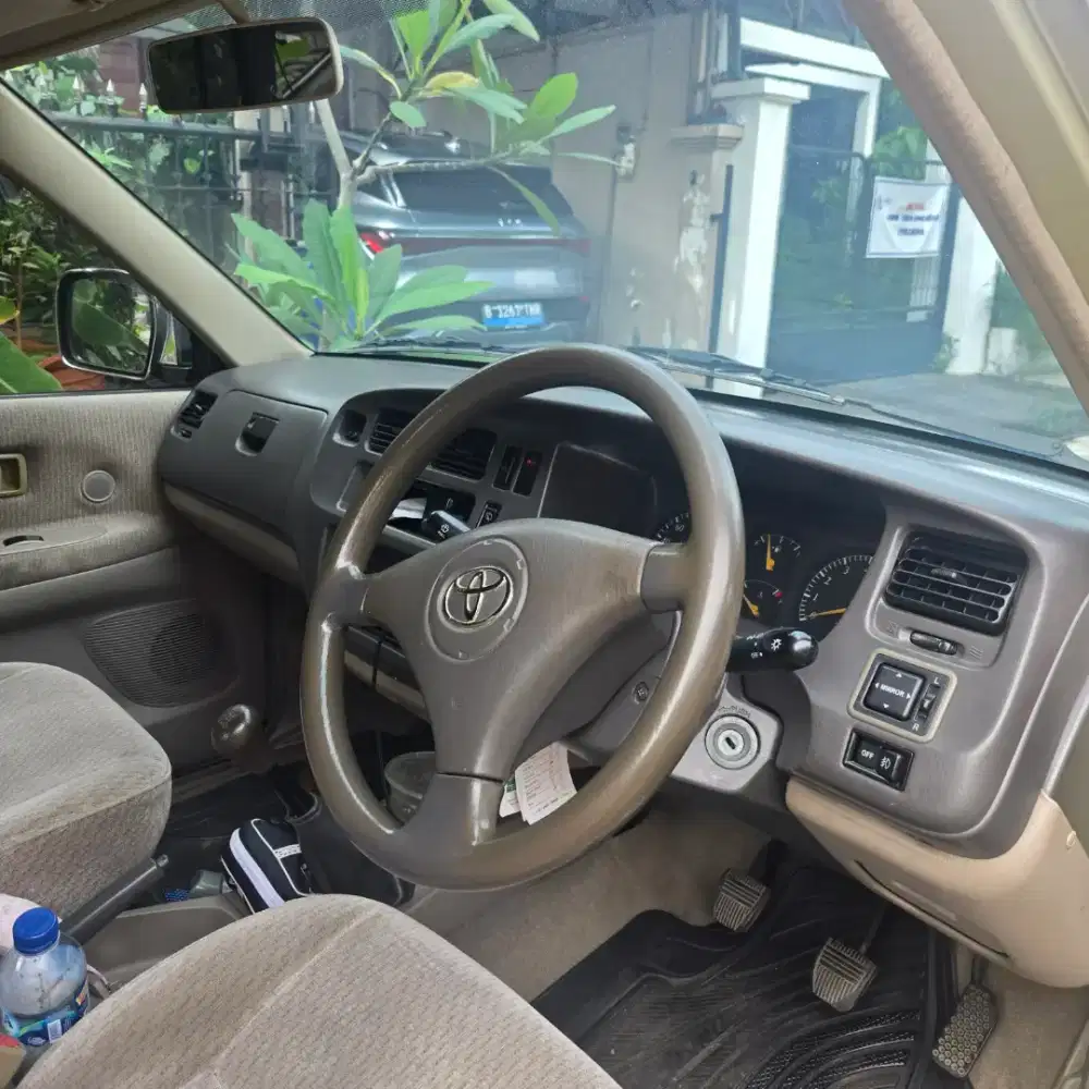 Dijual mobil kijang lgx tahun 2003 warna kuning