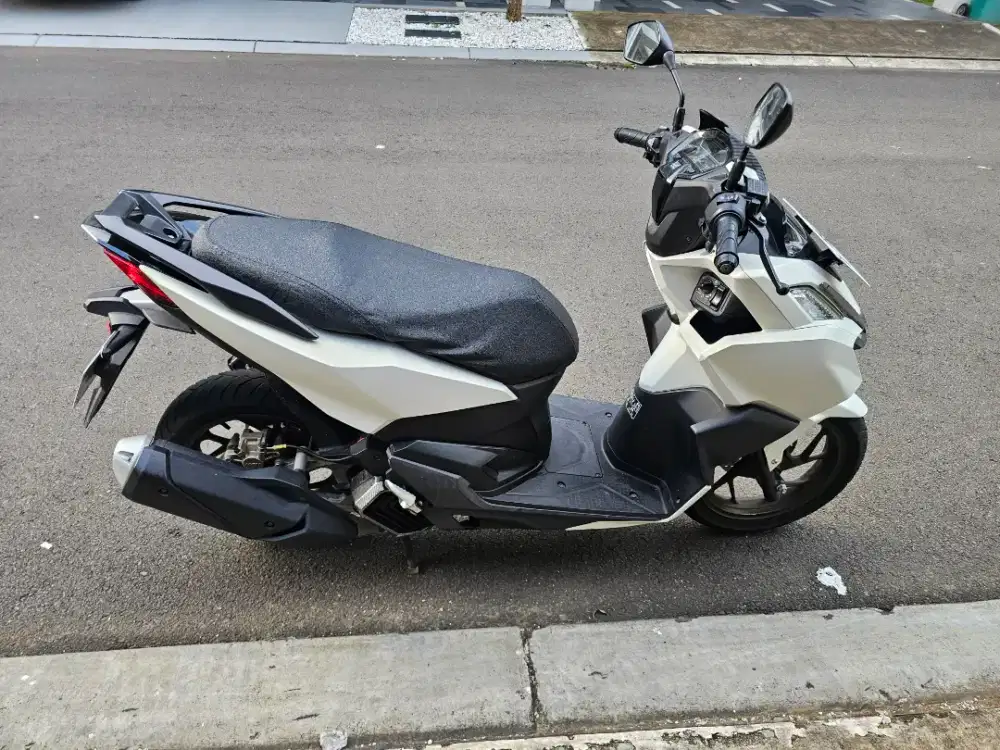 Jual Honda Vario 160 Abs 2023 Putih km rendah