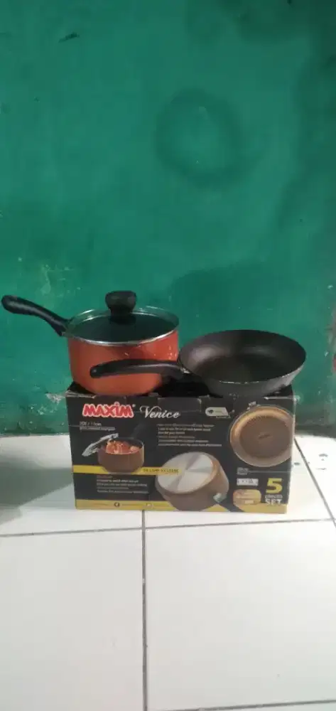 Saucepan, frypan, steamer dan teko siul