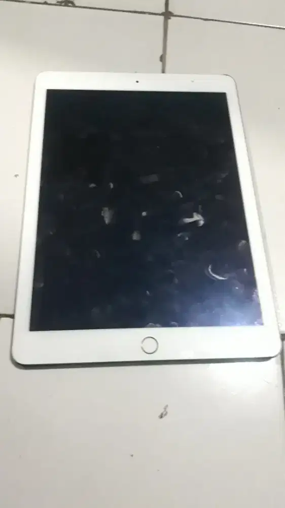 Jual aja gan dri pda di gletak terus ipad air 2 nya