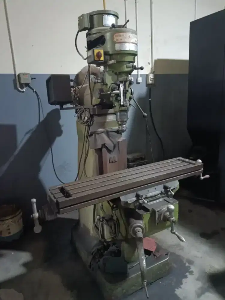 First Mesin Frais, Mesin Miling Manual Ori Taiwan