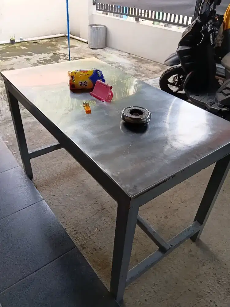 Meja bekas buat dagang