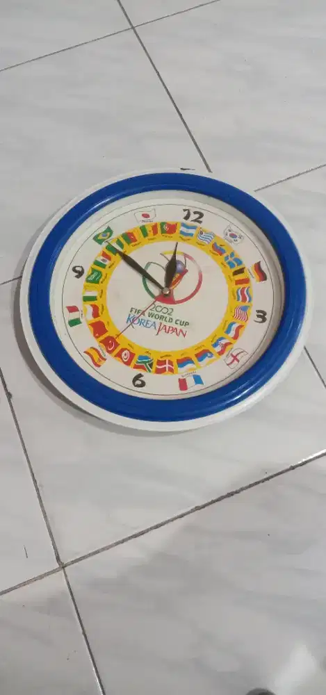 Jam Dinding Motif Bola (Bekas)