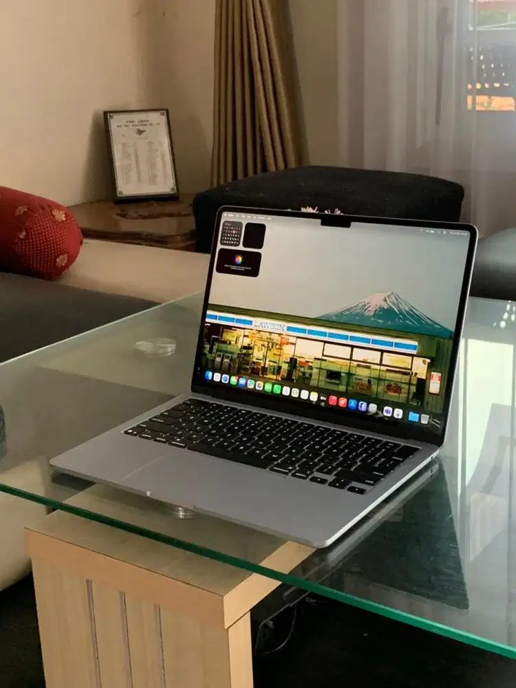 MacBook Air 2025 M4 13 inch 16/256