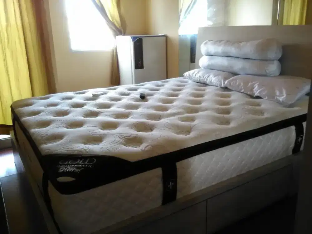 disewa unit apartemen green lake sunter,studio furnished,lantai rendah,view danau sunter,Ac dan waterheate