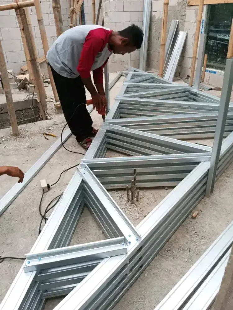 Tukang bajaringan borongan