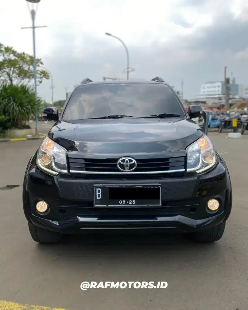 Toyota Rush 1.5 G 2015 AT FaceLift Hitam