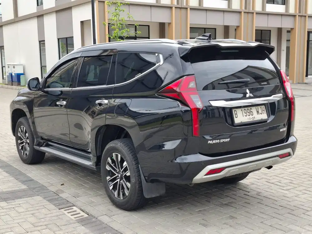 Mitsubishi Pajero Sport Dakar 2022 KM 33 rb hitam