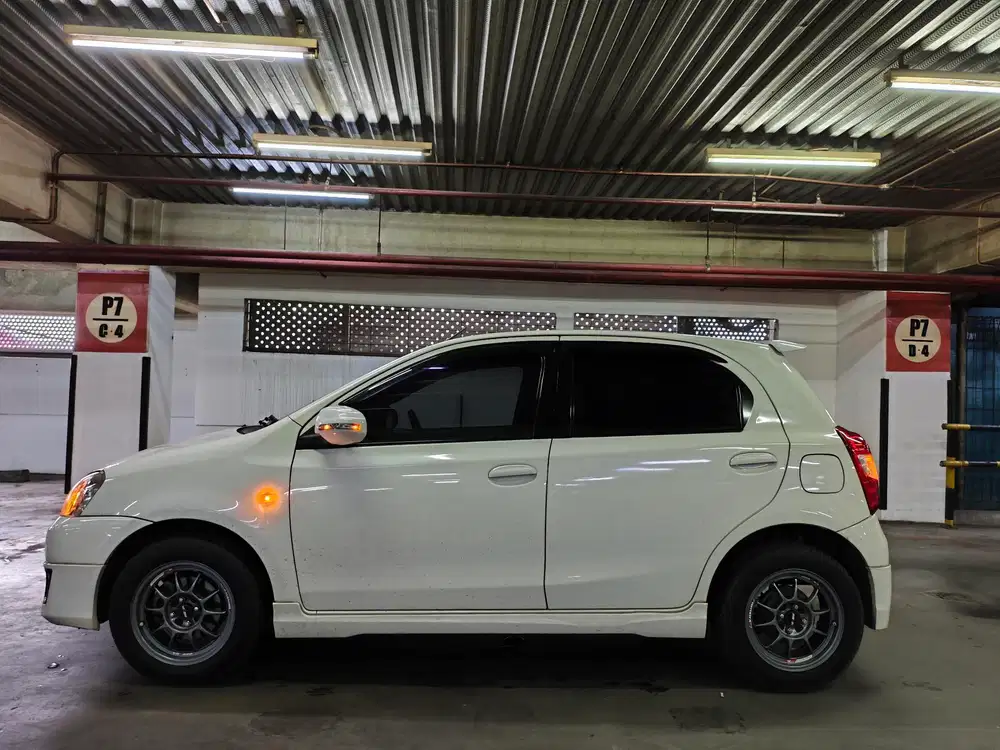 Toyota Etios Valco 2016 Bensin