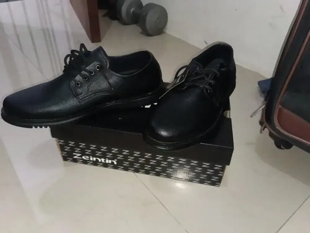 Jual sepatu pantofel Zeintin, Rp. 100.000