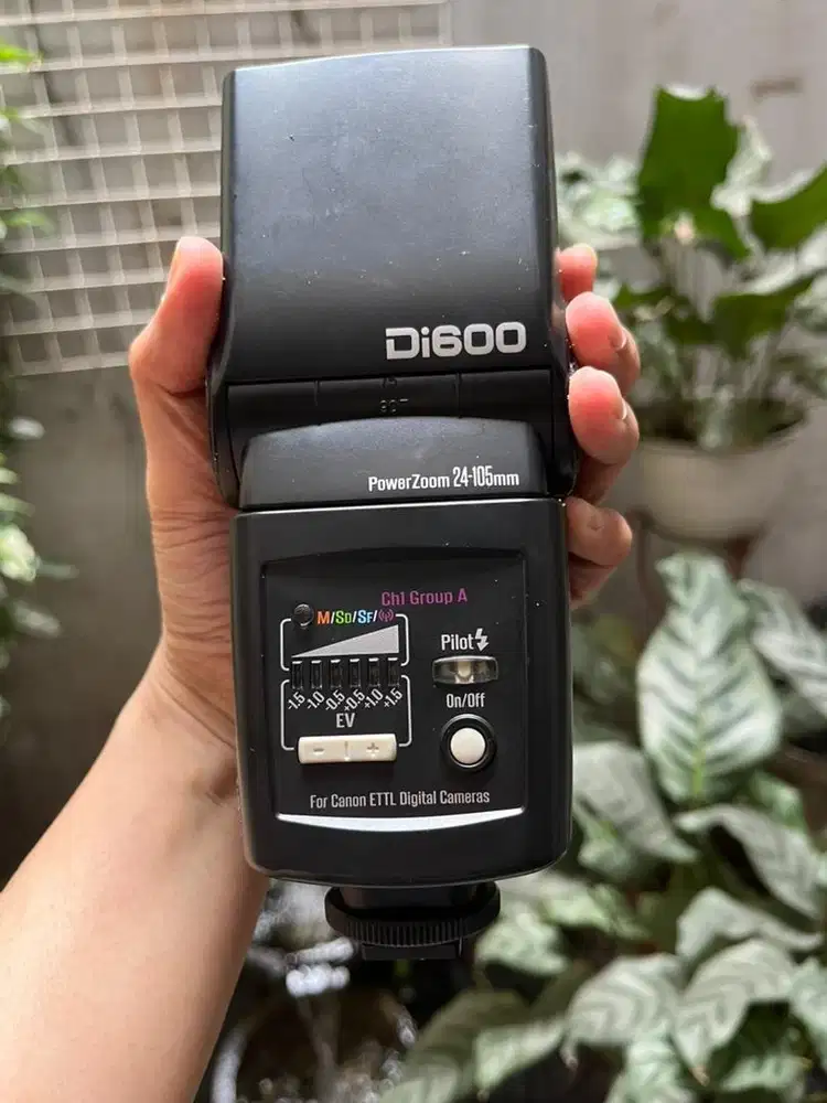 Nissin Di600 speedlite flash for canon