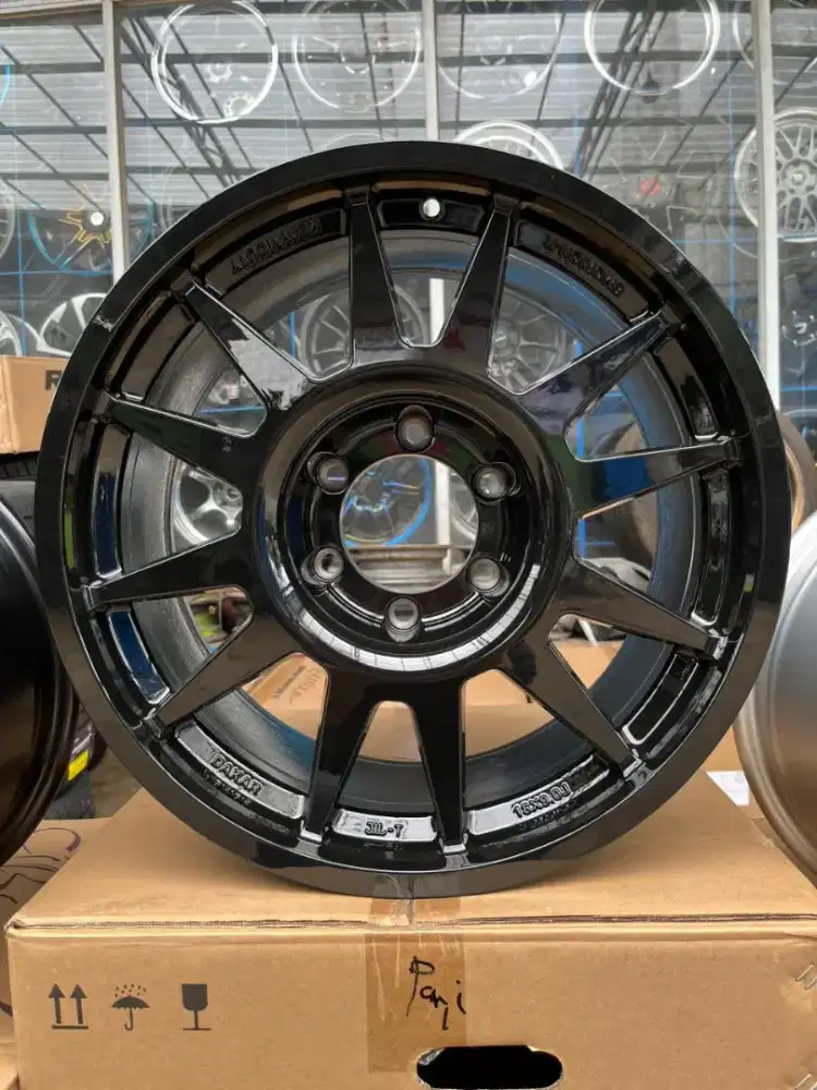 Fondmetal Evocorse ring 18 lebar 9 pcd 6x139,7 ET 15 fortuner pajero