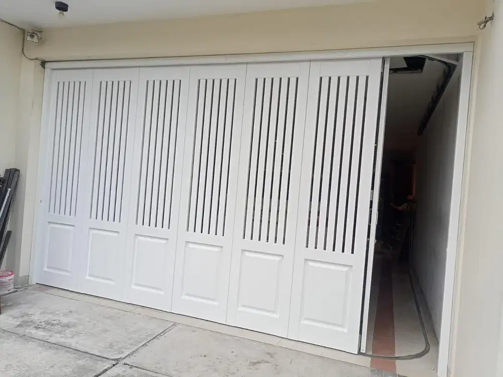 Pintu garasi wina besi