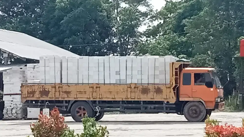 Bata ringan AXEL dan mortal rokbon tihmtbet