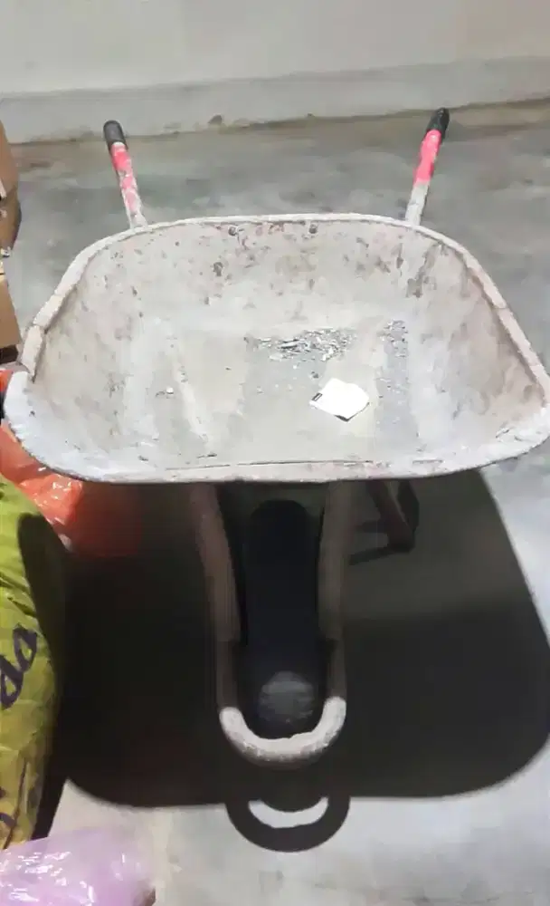 Gerobak Pasir Dorong Layak Pakai