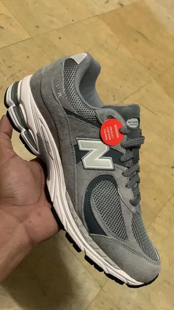 Sepatu New Balance 2002R PigSkin size 43 NEW BNIB