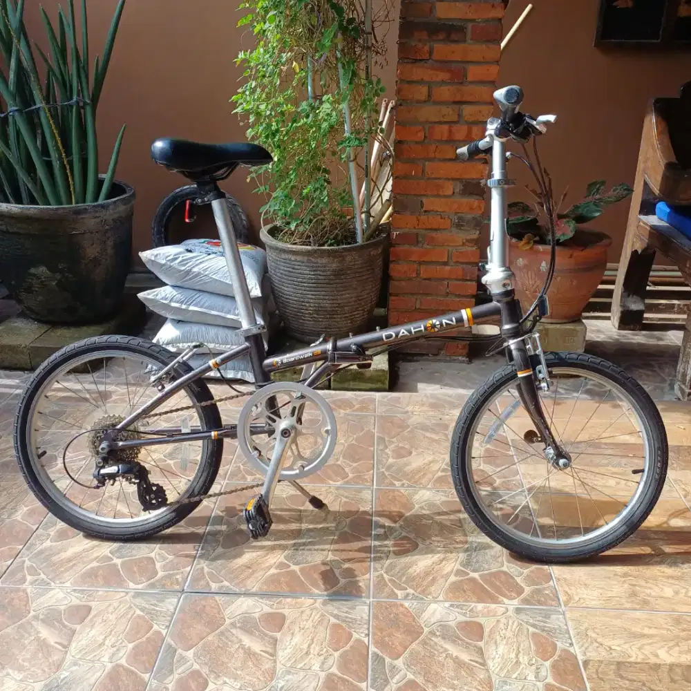 Sepeda lipat dahon broadwalk d8